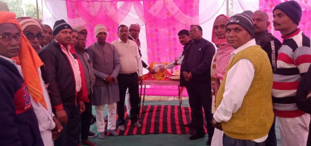 सरजू रविदास व सावित्री देवी की दशगात्र में लोगों की उमड़ी भीड़