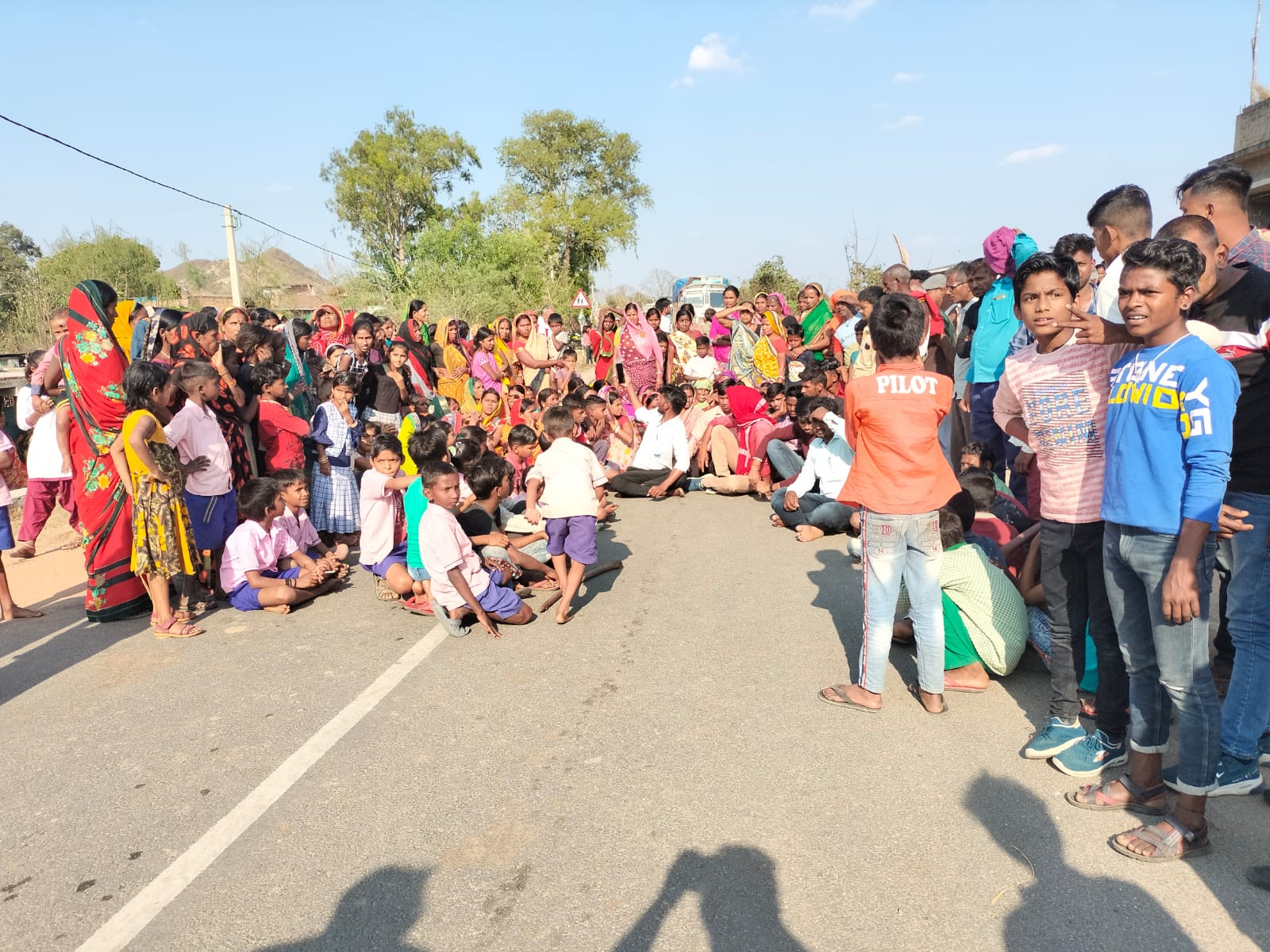 गिरिडीह के गांवा के पहाड़ में पेड़ से लटका मिला तिसरी के लापता युवक का शव, पुलिस जुटी जांच में