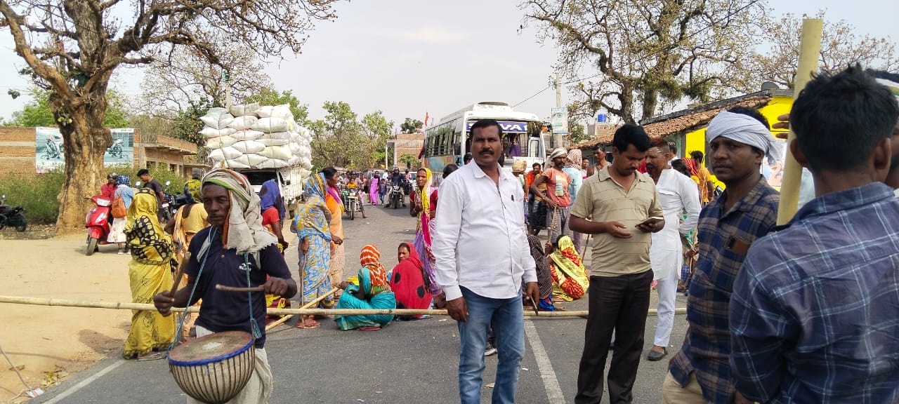 तीसरी थाना अंतर्गत ट्रैक्टर और मोटरसाइकिल में टक्कर पति पत्नी की मौत एवं लालमणि सोरेन धनबाद में इलाजरत है