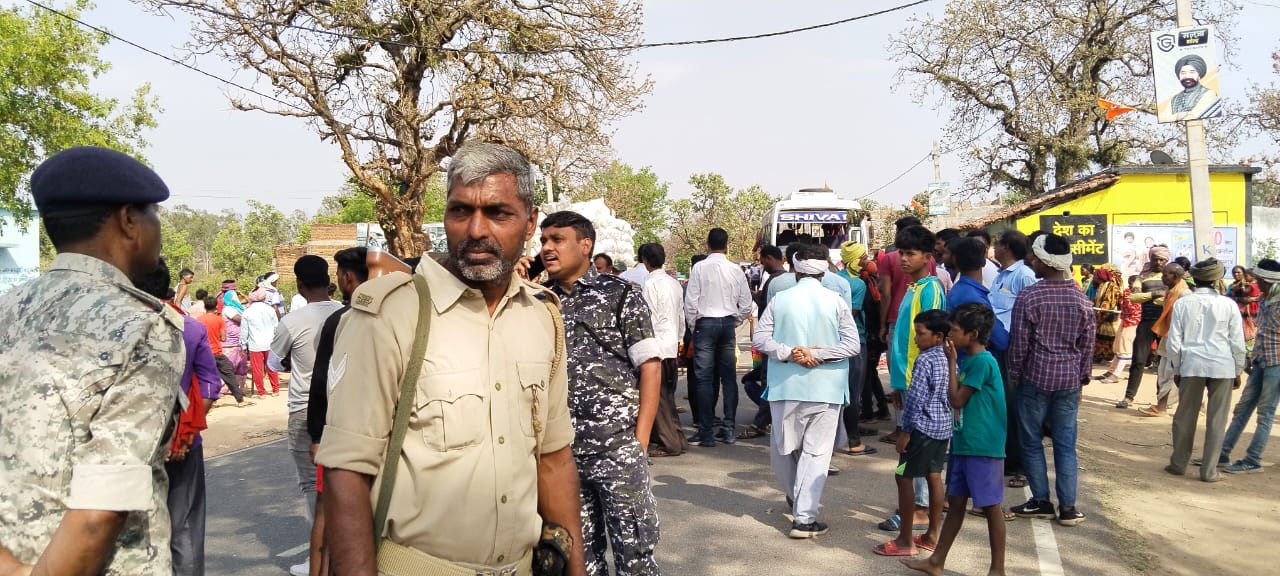 तीसरी थाना अंतर्गत ट्रैक्टर और मोटरसाइकिल में टक्कर पति पत्नी की मौत एवं लालमणि सोरेन धनबाद में इलाजरत है