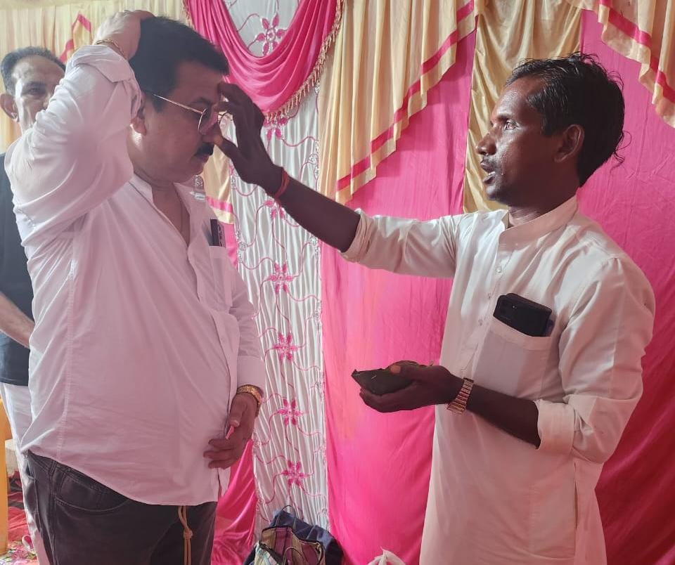 हजारीबाग : जानकी निवास एनक्लेव में बड़े ही धूमधाम से भगवान विश्वकर्मा की पुजा अर्चना किया गया