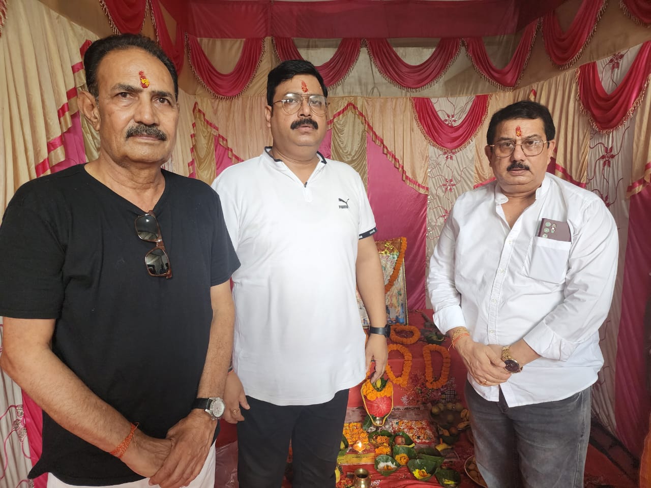 हजारीबाग : जानकी निवास एनक्लेव में बड़े ही धूमधाम से भगवान विश्वकर्मा की पुजा अर्चना किया गया