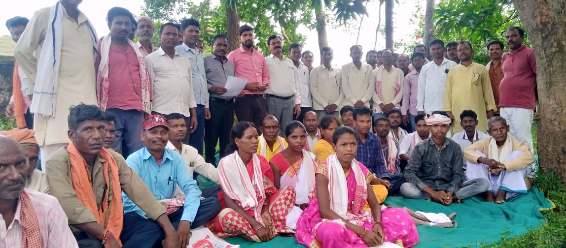 पलामू : आगामी रविवार को आदिवासी महासभा सम्मेलन  बैठक को लेकर मनातू प्रखंड अंतर्गत कार्तिक उरांव उच्च विद्यालय प्रांगण में  की गई बैठक