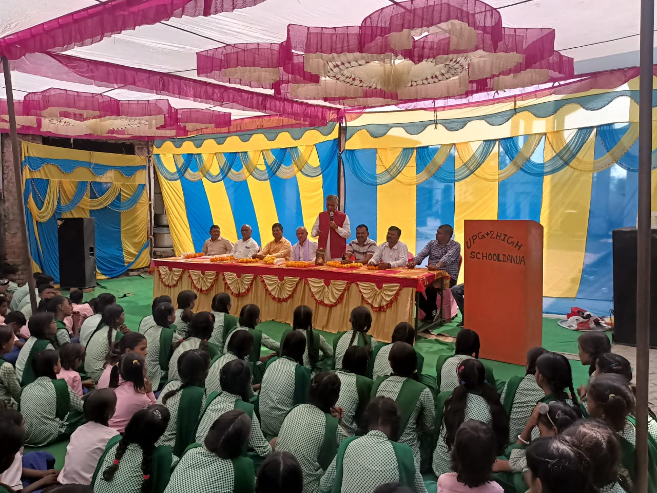 विधायक श्री अकेला ने + 2 उच्च विद्यालय दनुवा में  चहारदीवारी निर्माण का किया शिलान्यास