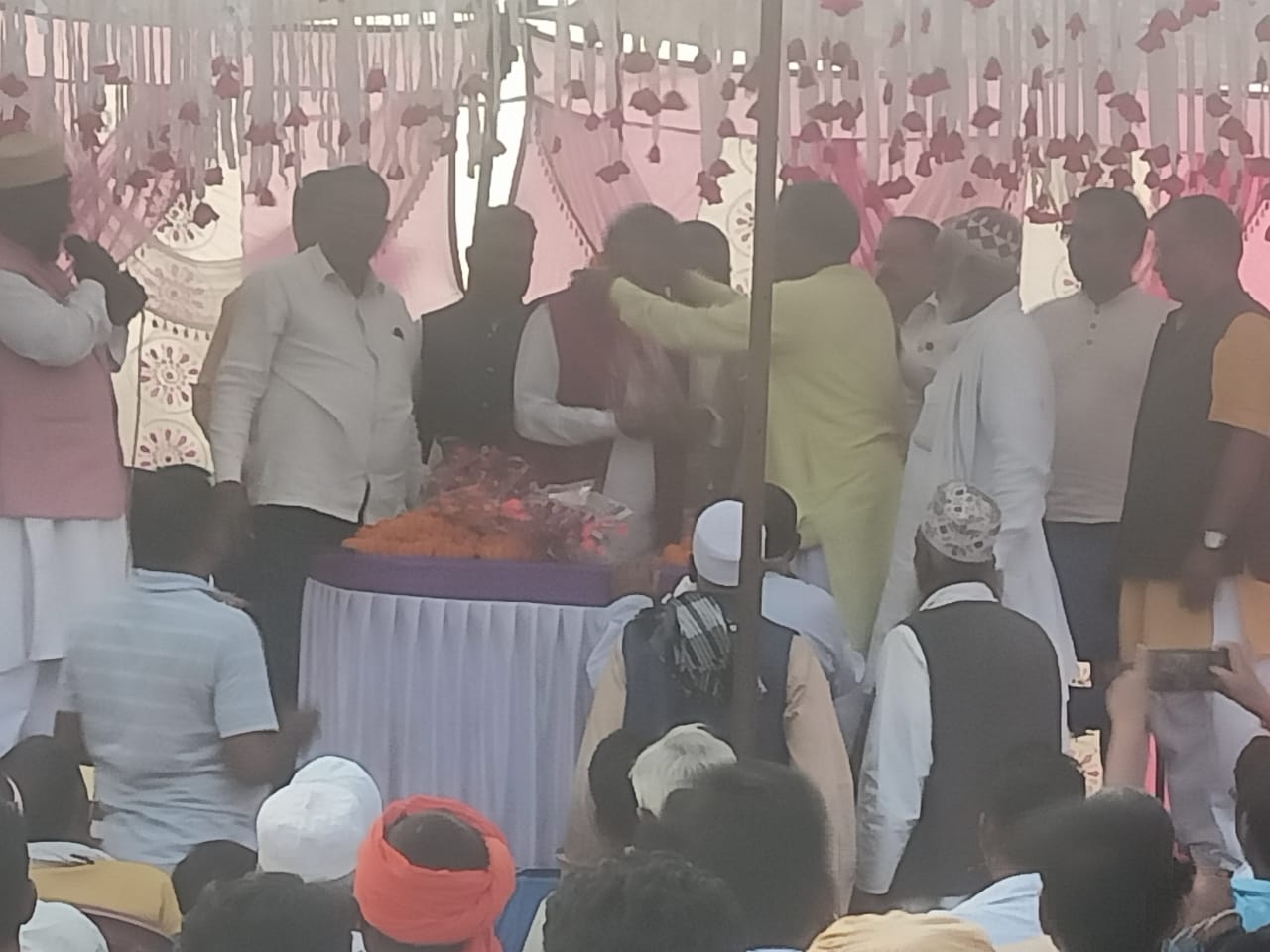 चौपारण : दर्जनों गांवों को जोड़ने वाला चयकला के मुख्यपथ व करमा आहार के जीर्णोद्धार का बरही विधायक ने किया शिलान्यास