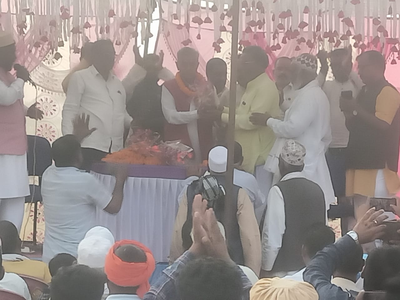 चौपारण : दर्जनों गांवों को जोड़ने वाला चयकला के मुख्यपथ व करमा आहार के जीर्णोद्धार का बरही विधायक ने किया शिलान्यास