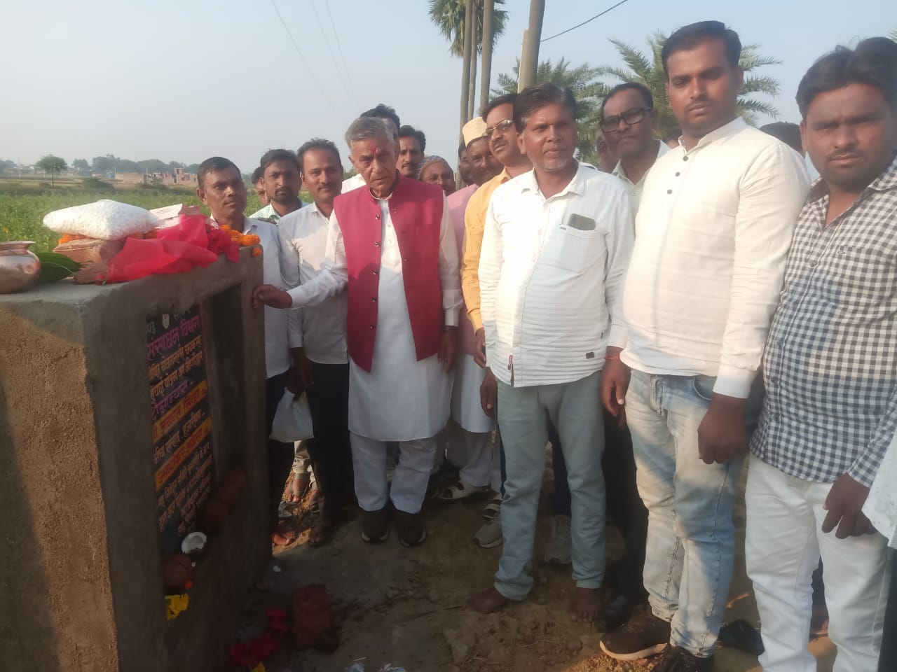 चौपारण : दर्जनों गांवों को जोड़ने वाला चयकला के मुख्यपथ व करमा आहार के जीर्णोद्धार का बरही विधायक ने किया शिलान्यास