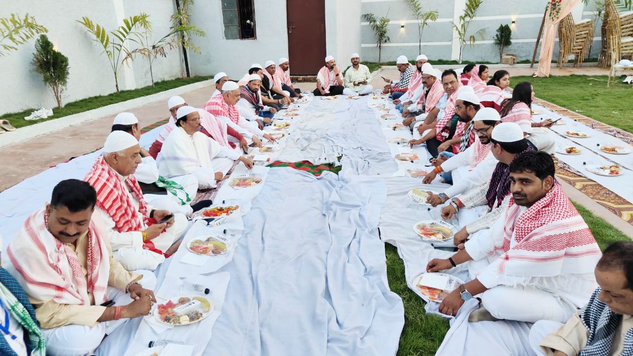 बरही : इफ्तार पार्टी समाज की आपसी भाईचारा, एकता एवं सौहार्द का संदेश देता है : दीपक गुप्ता 