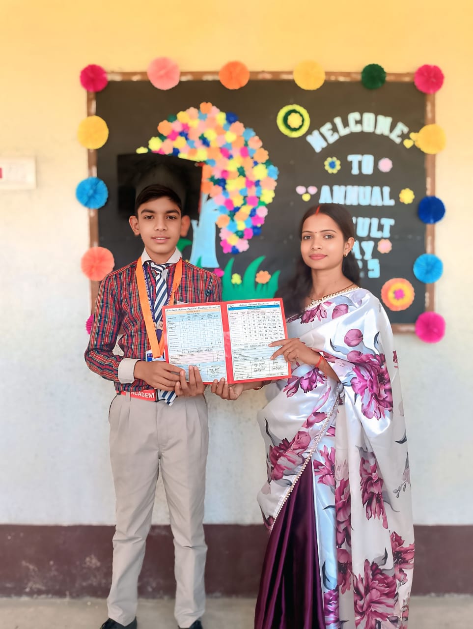 बिष्णुगढ़ : एस. पॉल अकादमी में घोषित किया गया वार्षिक परिणाम, बच्चों के उत्कृष्ट प्रदर्शन से अभिभावक के चेहरे खिल उठे