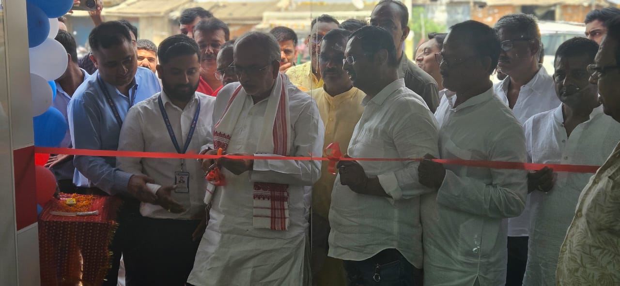 चौपारण में एचडीएफसी बैंक की नई शाखा का विधायक ने किया शुभारंभ