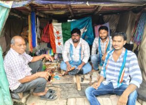 deoghar district president ravi verma celebrated national unemployment day by polishing shoes