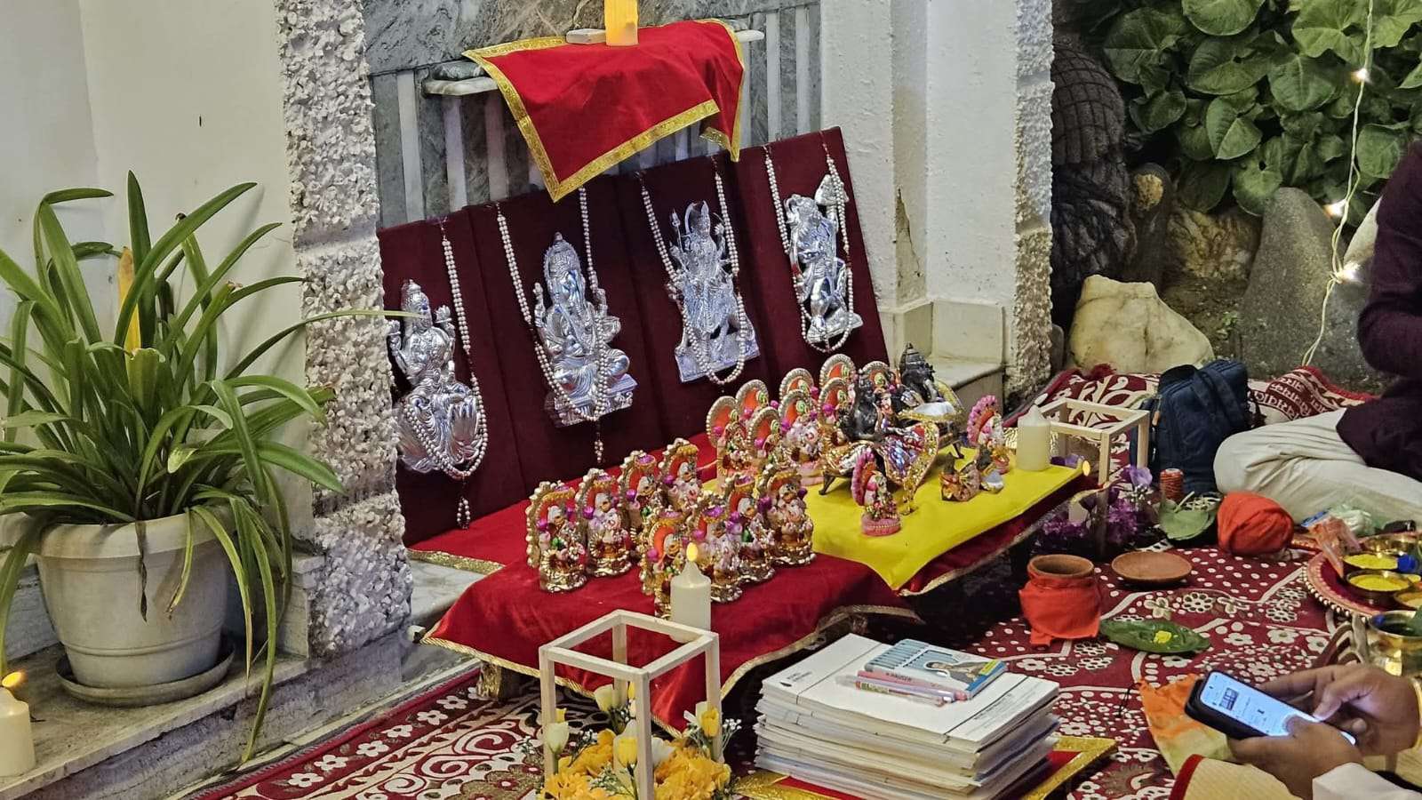 बिहार चुनाव प्रचार से लौटे हजारीबाग सांसद मनीष जायसवाल, धूमधाम से मनाई दीपावली, परिवार, हितैशियों और पत्रकारों के साथ भी साझा की खुशियाँ 3 Hazaribagh MP Manish Jaiswal3