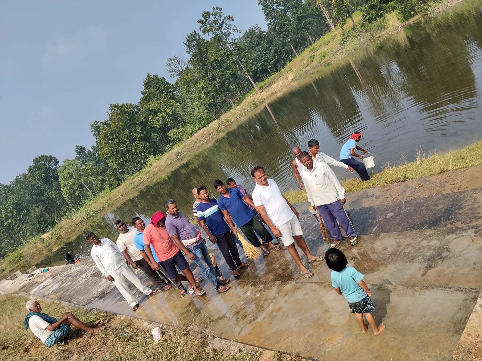 Home 9 barhi mla representative rajdev yadav inspected karma chhath ghat and carried out a cleanliness drive with the villagers