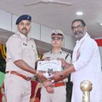 मुख्यमंत्री के हाथों सम्मानित हुए चौपारण के पूर्व थाना प्रभारी, स्टेट पुलिस ड्यूटी मीट में भी रहे अव्वल