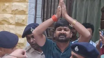 Home 22 rjd candidate satyendra shah arrested immediately after filing his nomination he was wanted by jharkhand police in connection with a 2004 bank robbery