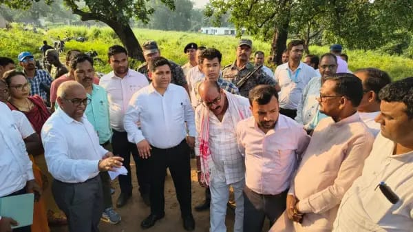 इलाज के अभाव में बिरहोर बच्ची की मौत से प्रशासन हरकत में, डीसी पहुंचे जमुनियातरी 3 the-death-of-a-birhor-girl-due-to-lack-of-treatment-has-galvanized-the-administration-the-dc-has-reached-jamuniatari