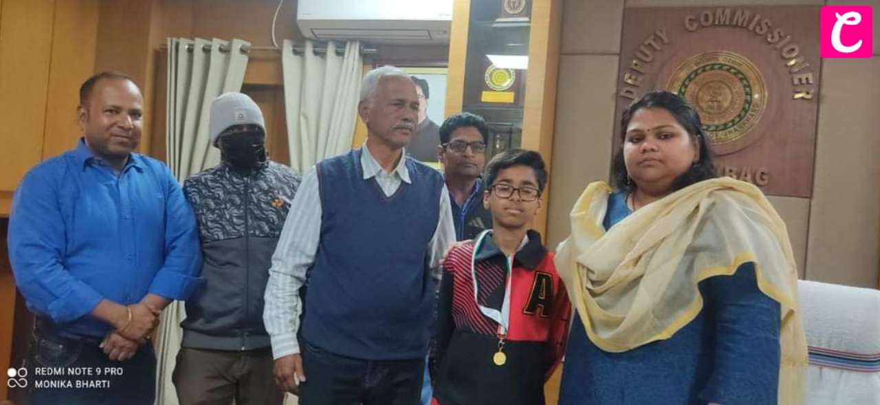 युवा शतरंज प्लेयर आभाष को उपायुक्त ने किया सम्मानित
