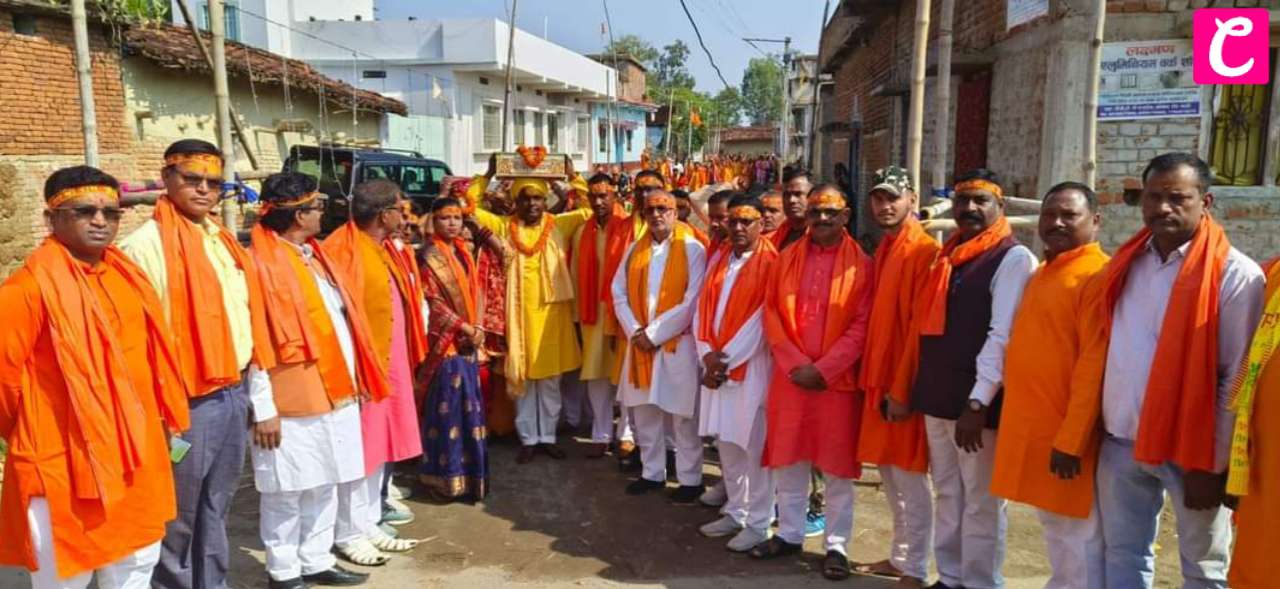 चौपारण प्रखंड अंतर्गत ग्राम मलिकाना व डुमरी में कलश यात्रा के साथ नौ दिवसीय महायज्ञ शुरू, पूर्व विधायक शामिल हुए