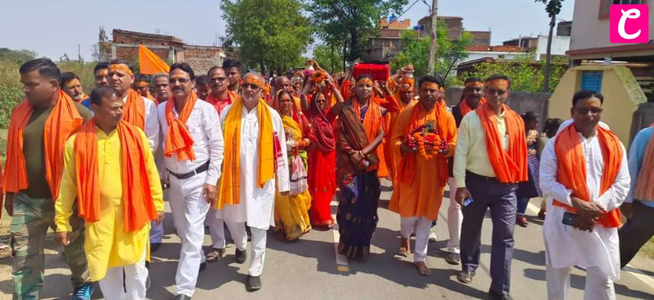 चौपारण प्रखंड अंतर्गत ग्राम मलिकाना व डुमरी में कलश यात्रा के साथ नौ दिवसीय महायज्ञ शुरू, पूर्व विधायक शामिल हुए