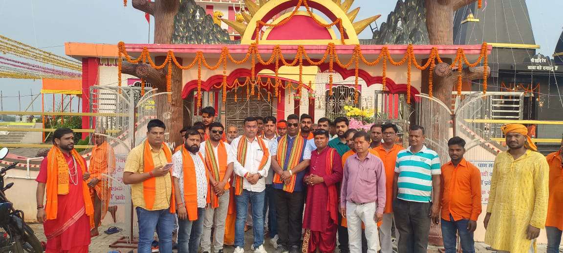 मंत्री सत्यानंद भोक्ता एवं रवि शंकर अकेला समर्थको के साथ मध्य गोपाली मंदिर में टेका माथा, प्रदेश में सुख-समृद्धि की कामना की