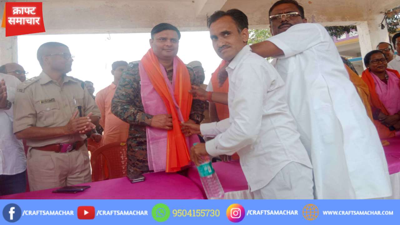 रामनवमी में जिले के डीसी एसपी का आगमन चौपारण में, बजरंग क्लब व विधायक ने पगड़ी पहनाकर और तलवार भेंट कर किया स्वागत