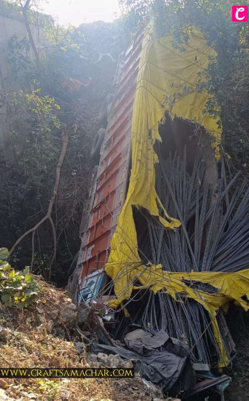 दनुवा घाटी में सड़क दुर्घटना तीन वाहनों में टक्कर, दो की मौत, कई घायल