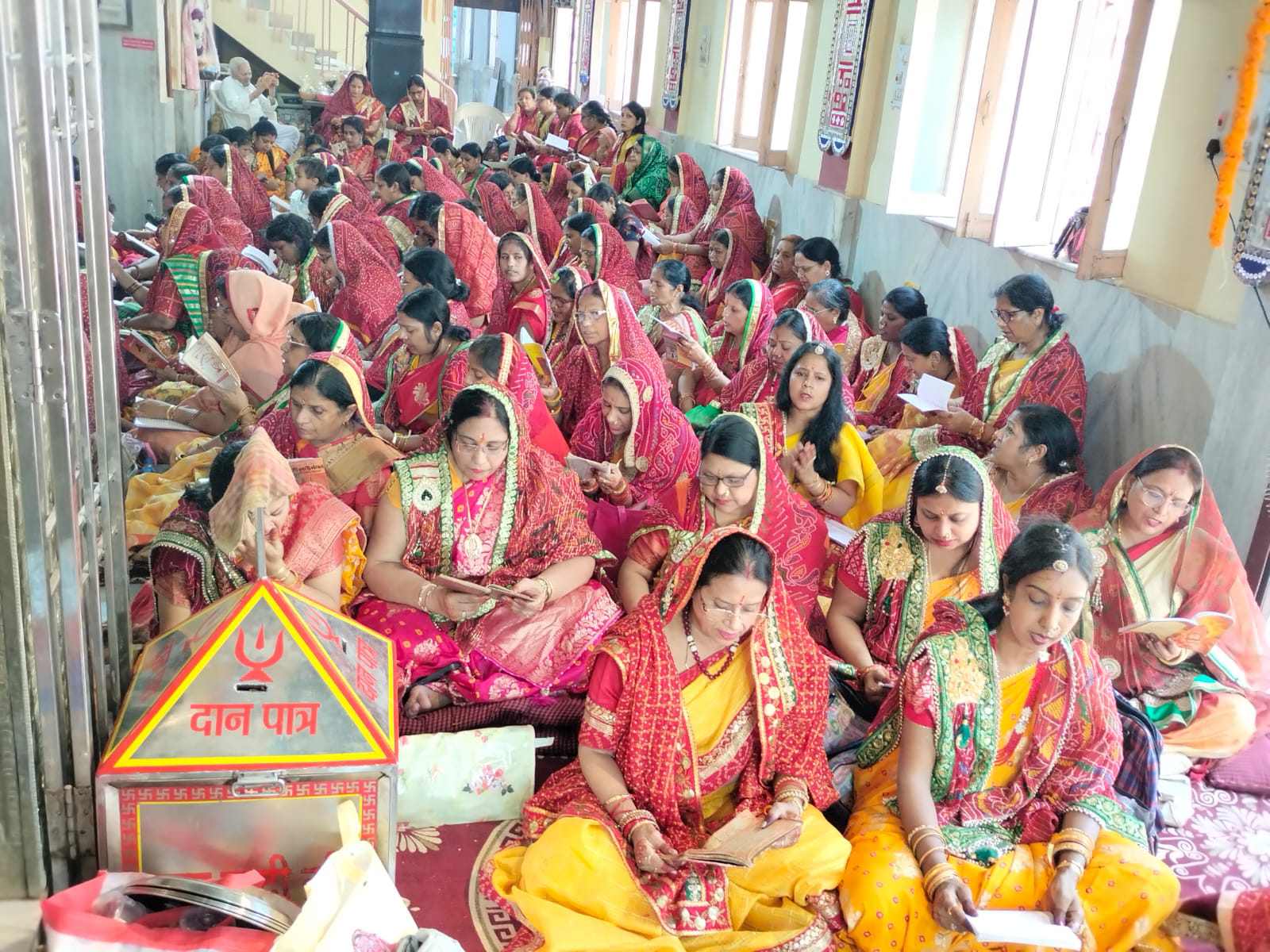 हजारीबाग : राणी सती मंदिर में भादी महोत्सव के दूसरे दिन भव्य मंगल पाठ का हुआ आयोजन