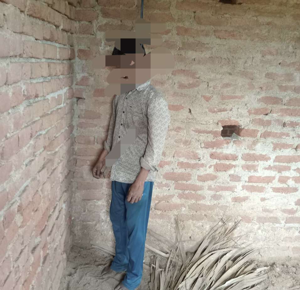 संदिग्ध हालत में फंदे से लटका मिला युवक का शव, हत्या की आशंका, जांच में जुटी पुलिस