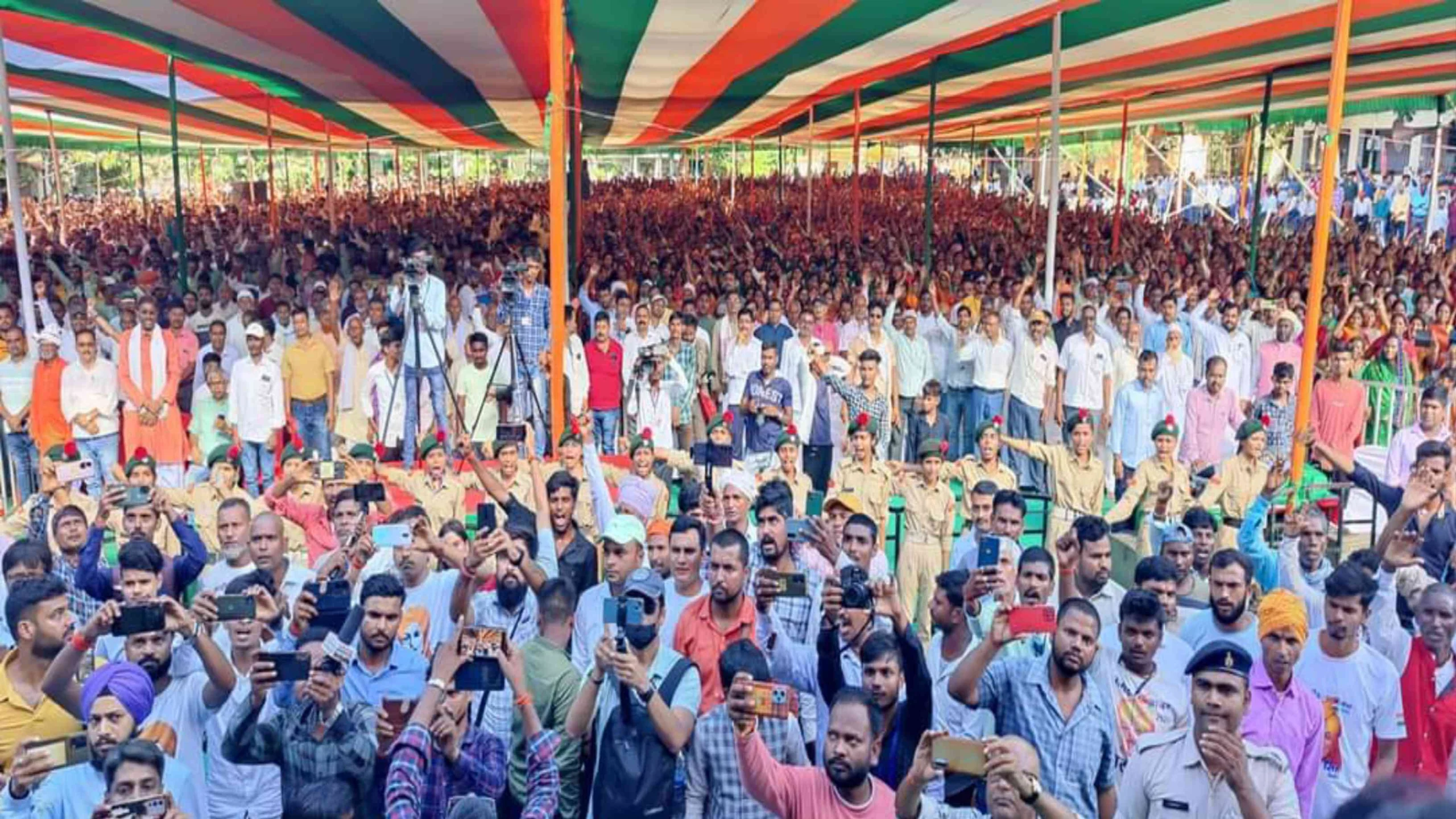 चौपारण : विधायक उमाशंकर अकेला ने अपने आवास पर किया शहीद भगत सिंह एवं चंद्रशेखर आजाद के प्रतिमा का अनावरण