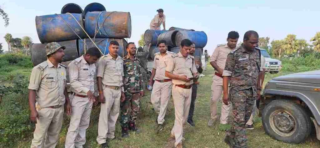 चौपारण : बिहार-झारखंड की टीम ने संयुक्त अभियान चला कर 20 अवैध शराब भट्ठियों को किया गया नष्ट