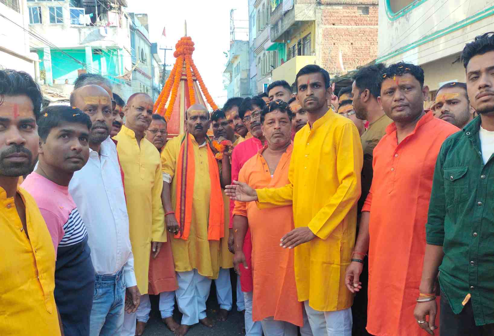 हजारीबाग : बड़ा बाजार दुर्गा पूजा महासमिति के द्वारा निकाली गई माता रानी की भव्य डोली यात्रा