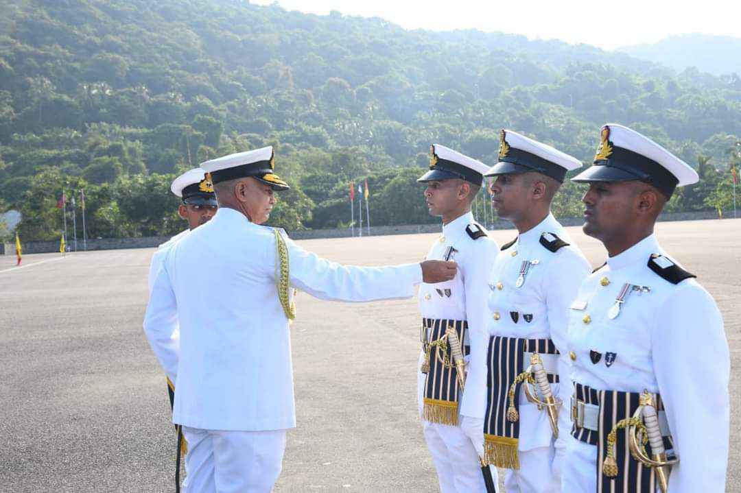 हज़ारीबाग़ : प्रखंड के लिए गौरव का क्षण - सोहरा निवासी सचित के पुत्र रविकांत बने भारतीय नौसेना में सब लेफ्टिनेंट, करेंगे देश की सेवा