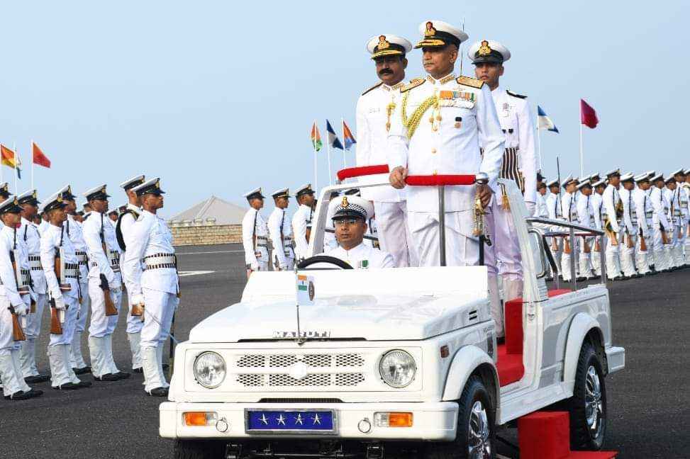 हज़ारीबाग़ : प्रखंड के लिए गौरव का क्षण - सोहरा निवासी सचित के पुत्र रविकांत बने भारतीय नौसेना में सब लेफ्टिनेंट, करेंगे देश की सेवा