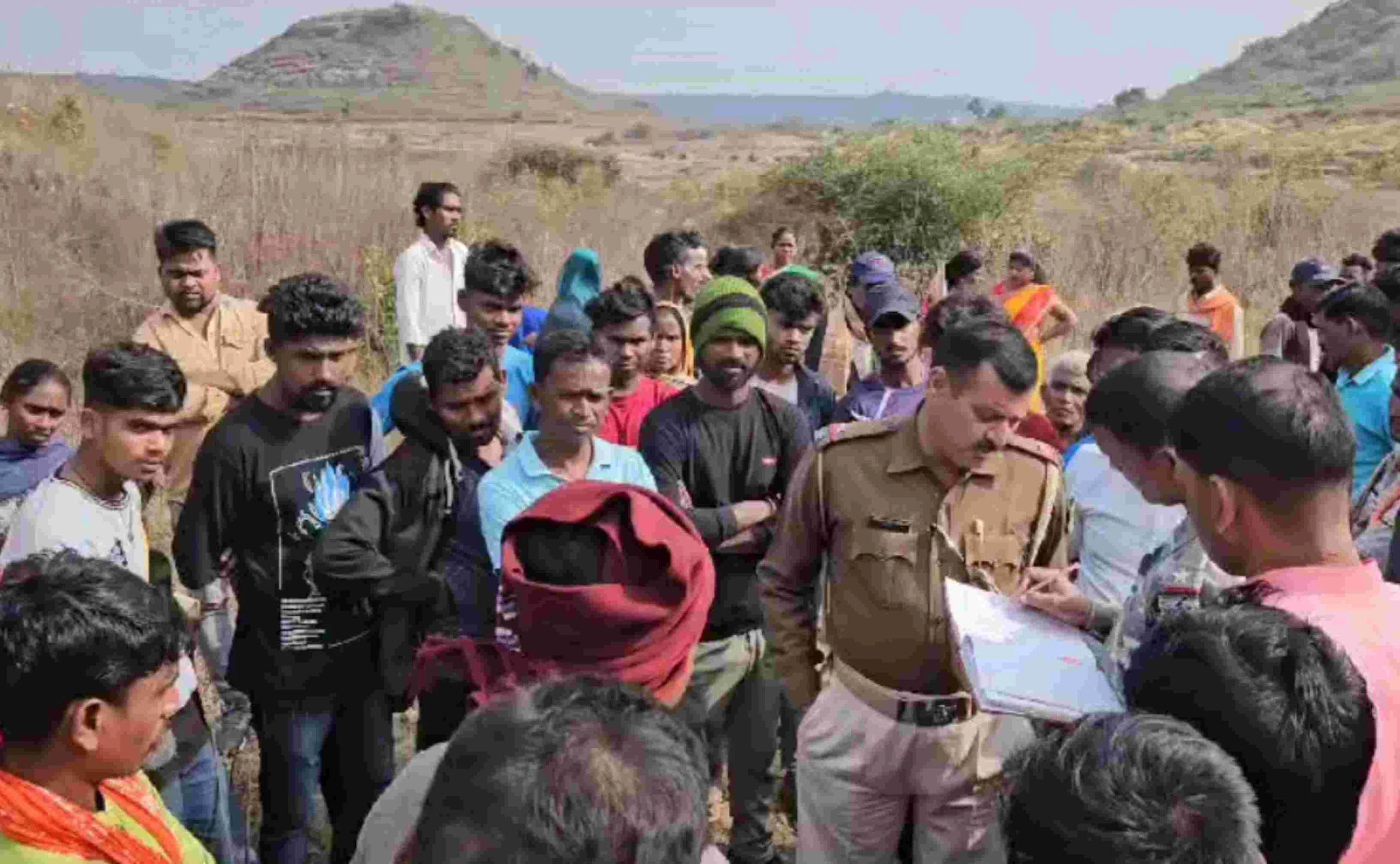 गिरिडीह में बेर तोड़ने के दौरान गहरे गड्ढे में गिरा 12 वर्षीय बच्चा, बचाने की कोशिश जारी