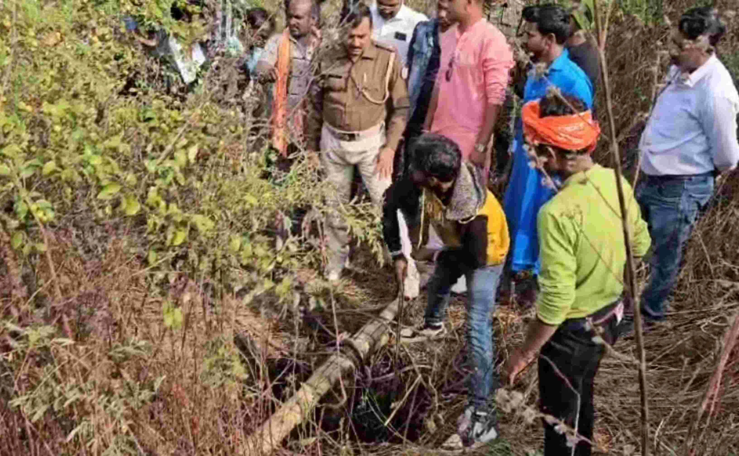 गिरिडीह में बेर तोड़ने के दौरान गहरे गड्ढे में गिरा 12 वर्षीय बच्चा, बचाने की कोशिश जारी