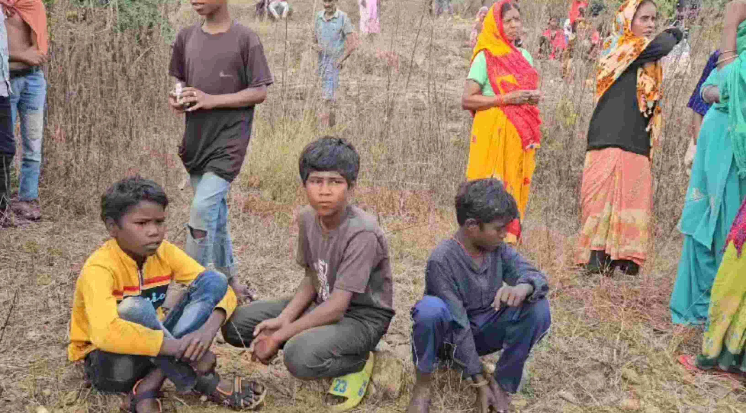 गिरिडीह में बेर तोड़ने के दौरान गहरे गड्ढे में गिरा 12 वर्षीय बच्चा, बचाने की कोशिश जारी