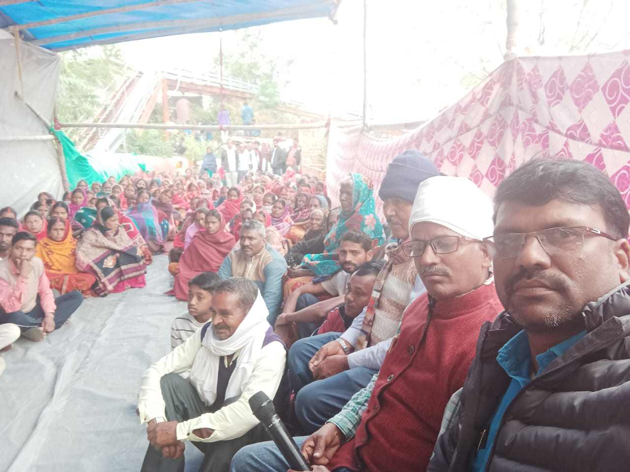 बरही : तिलैयाबस्ती के लोगों के समर्थन में आये विधायक, कहा- हरसंभव सहयोग को तैयार, जारी रखें धरना