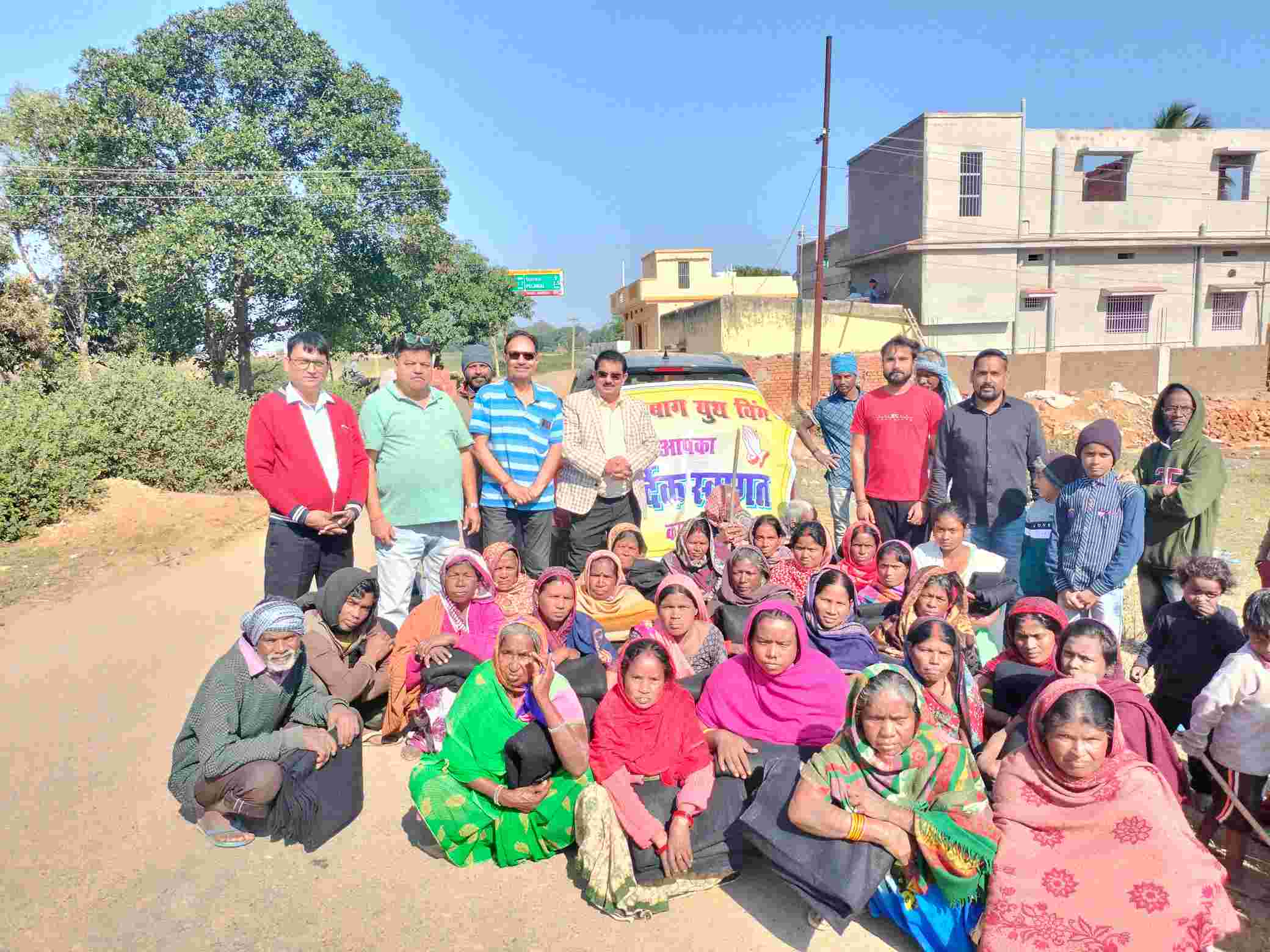 हजारीबाग : यूथ विंग के द्वारा हरिजन बस्ती तथा विभिन्न इलाकों में किया गया कंबल का वितरण