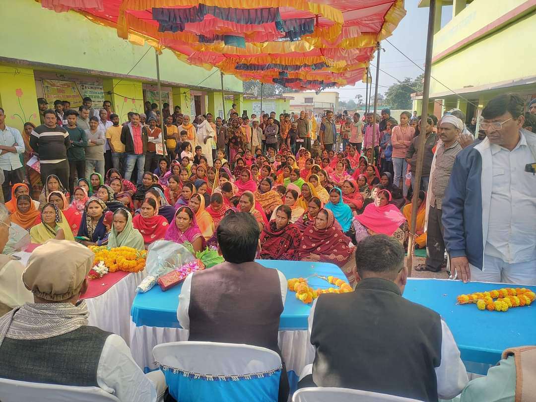 चौपारण : पड़रिया पंचायत में आपकी-योजना आपकी-सरकार आपके-द्वार कार्यक्रम का किया गया आयोजन, शिविर में विधायक हुए शामिल