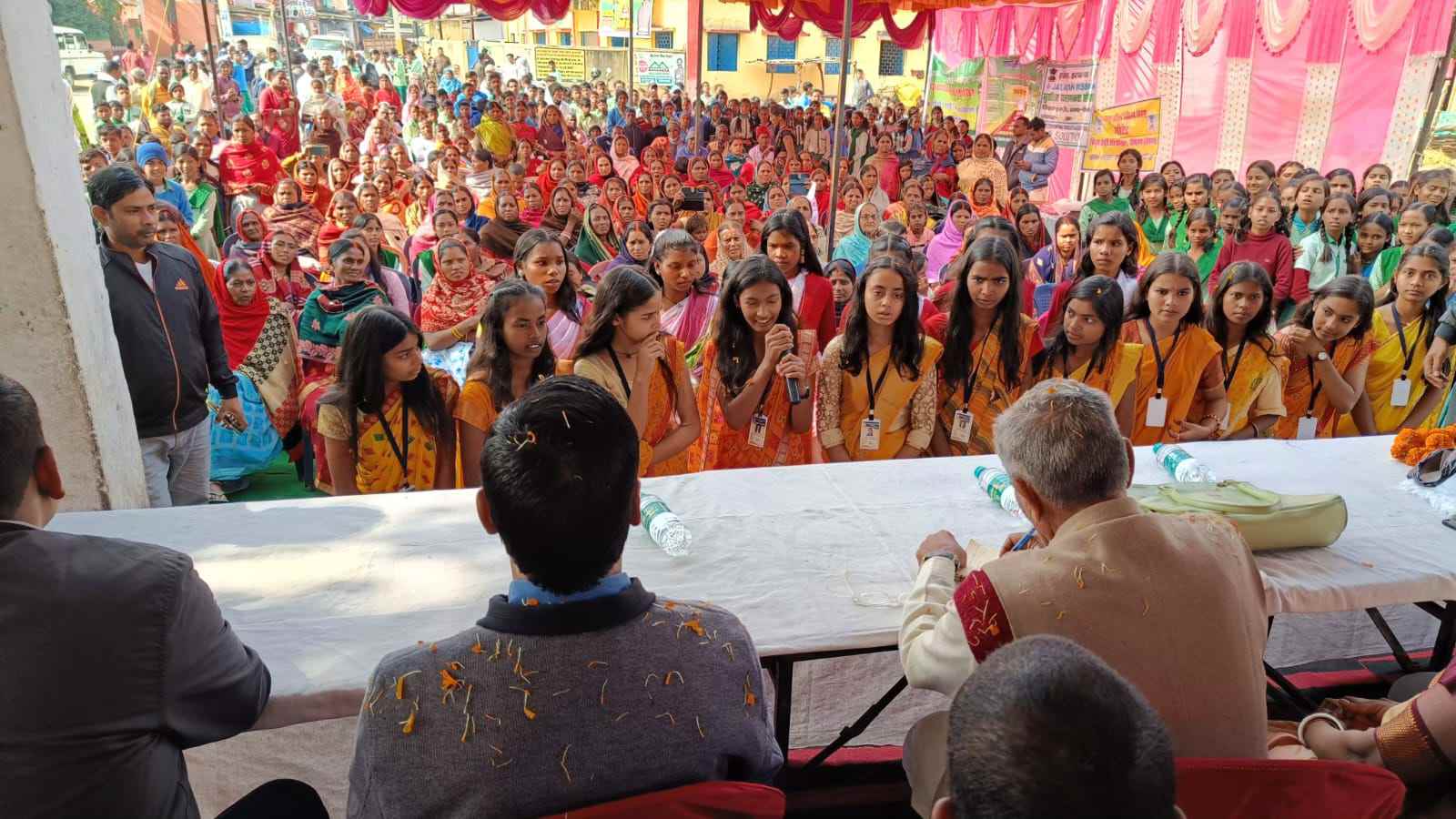 चौपारण : बसरिया पंचायत में आपकी-योजना आपकी-सरकार आपके-द्वार कार्यक्रम का किया गया आयोजन, शिविर में विधायक हुए शामिल