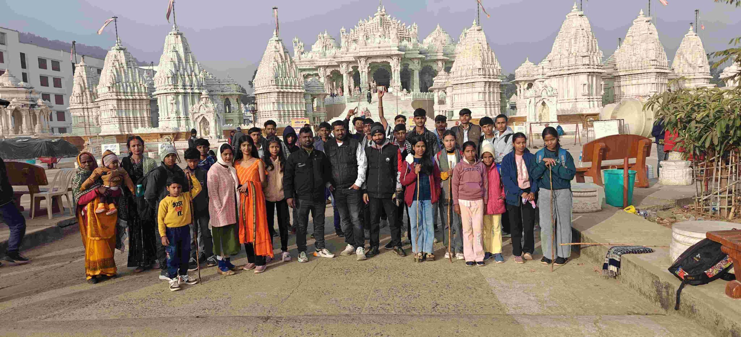 mission-public-school-mahudi-and-coaching-center-organized-an-educational-trip-for-its-students